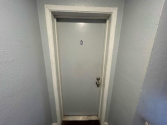 2nd image of 899 Geers Ave #D