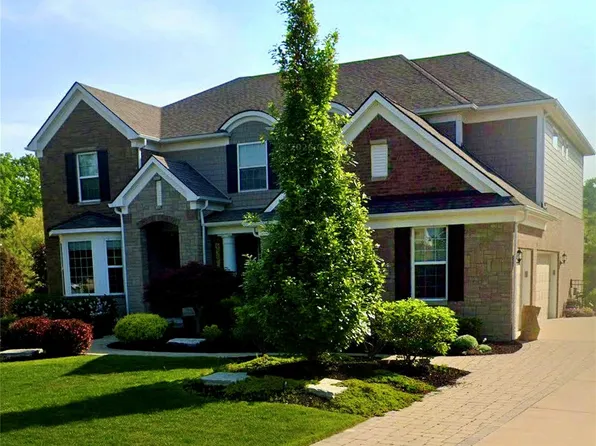 22796 Shepherds Hollow Dr, South Lyon, MI 48178