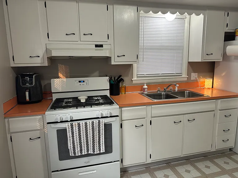 1812 Avenue C — Photo 10