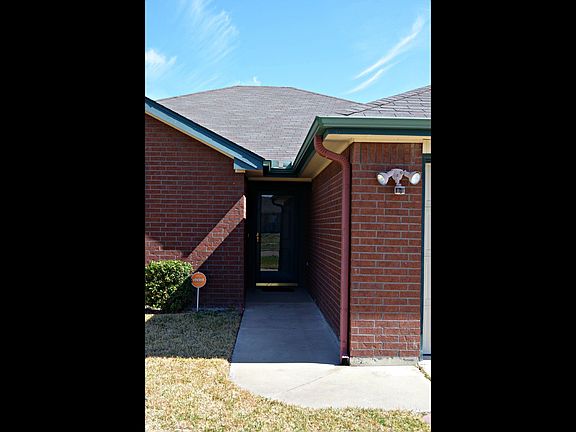 3rd image of 2705 Maria Dr