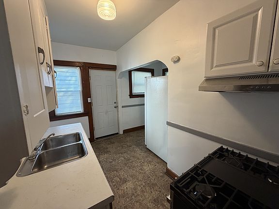 3rd image of 7204 Lawn Ave
