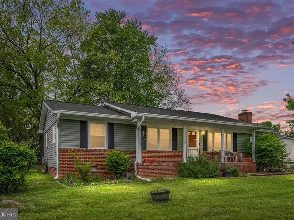 913 Eastern View Dr, Fredericksburg, VA 22405