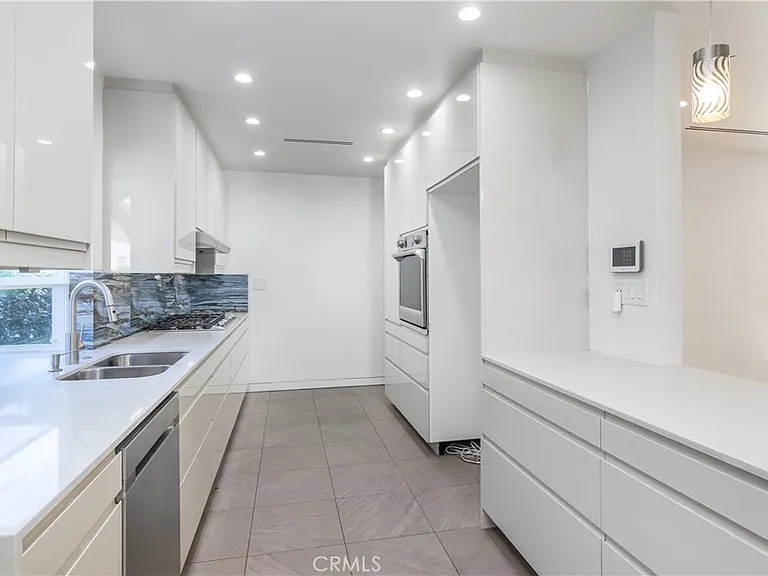 15439 Vose St #15439 — Photo 13