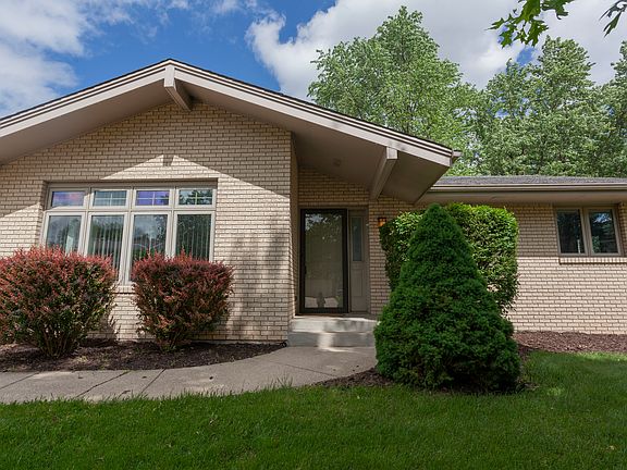 3rd image of 3381 Conover Dr