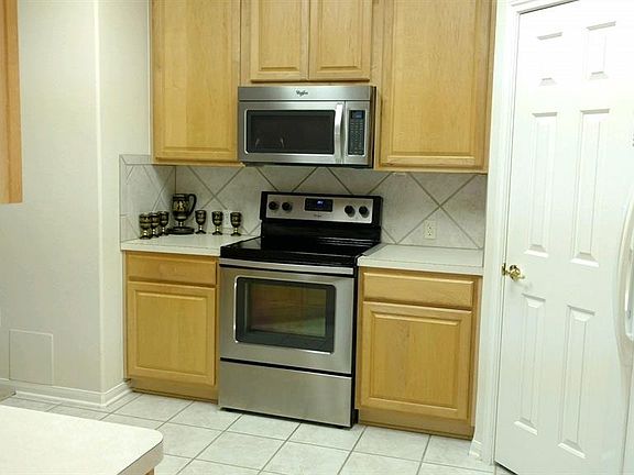 2nd image of 1409 Capri Place Ln