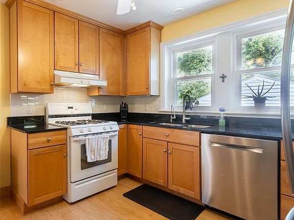 2nd image of 7627 Stanford Ave