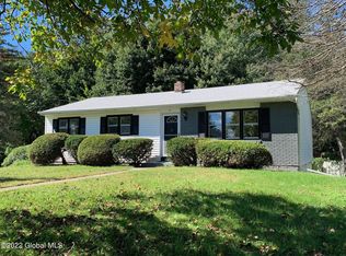 19 Crescent Dr, Castleton, NY 12033