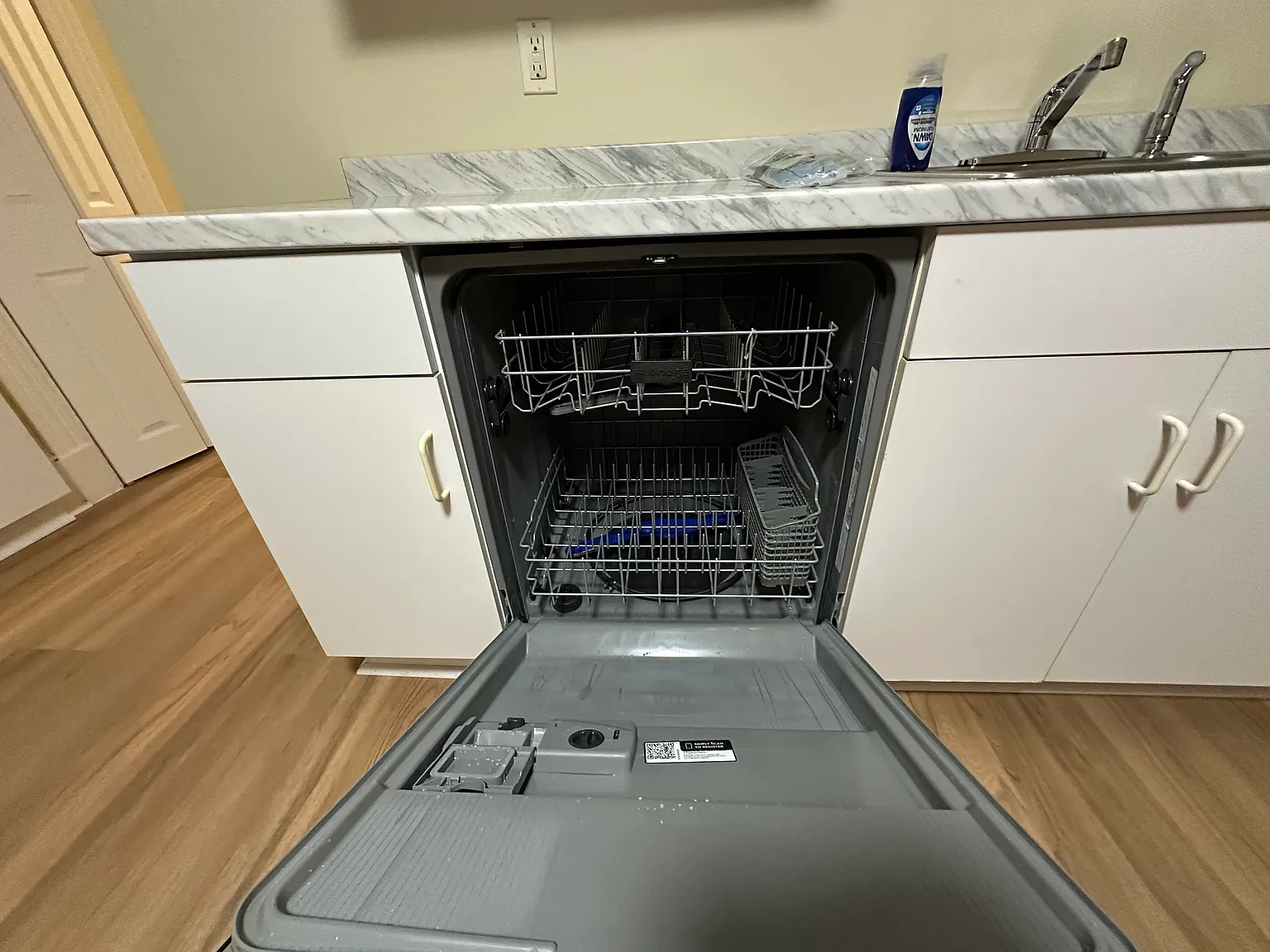 2 bed, 1000 sqft, $1,600 — Photo 4