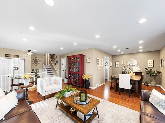 3rd image of 530 S Roosevelt Ave
