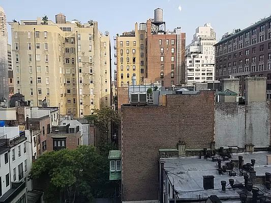 5th image of 27 E 65th St APT 10A