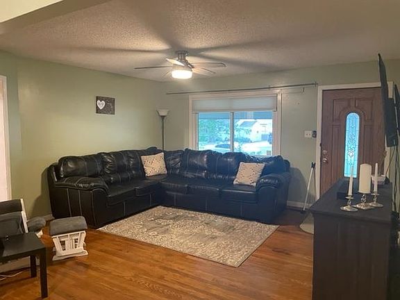 4th image of 702 S Maplewood Dr