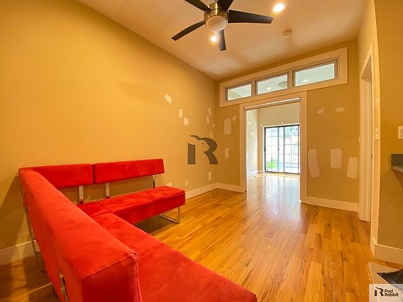 4th image of 564 Sterling Pl #1L