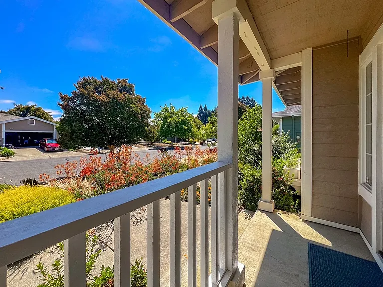 53 Wine Press Way — Photo 2