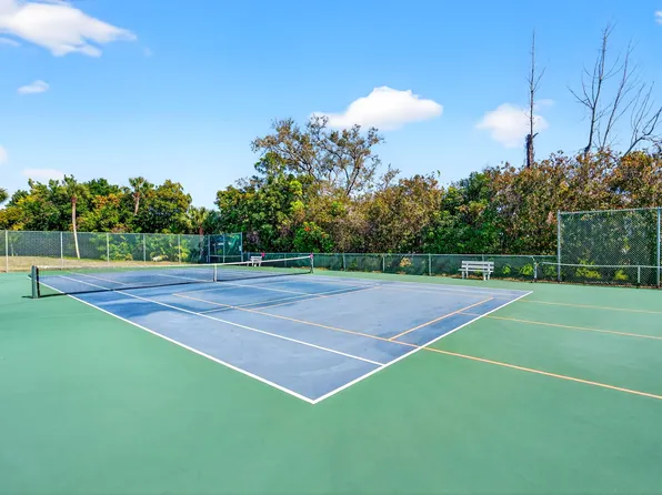 1632 Stickney Point Rd, Sarasota, FL