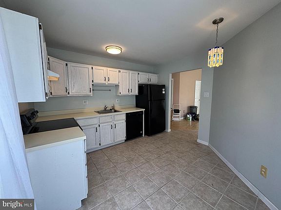 5th image of 290 Woods Edge Pl