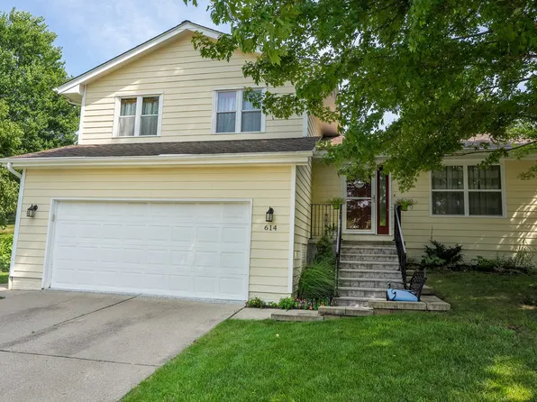 614 Brookwood Dr, Indianola, IA 50125