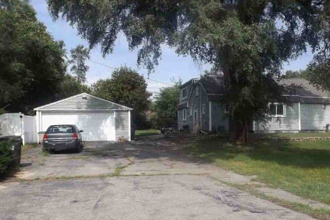 2nd image of 1913 Dawes Ave
