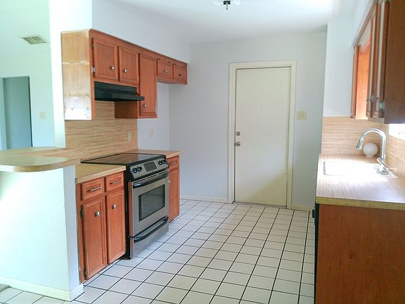 5th image of 2614 Camargo Dr
