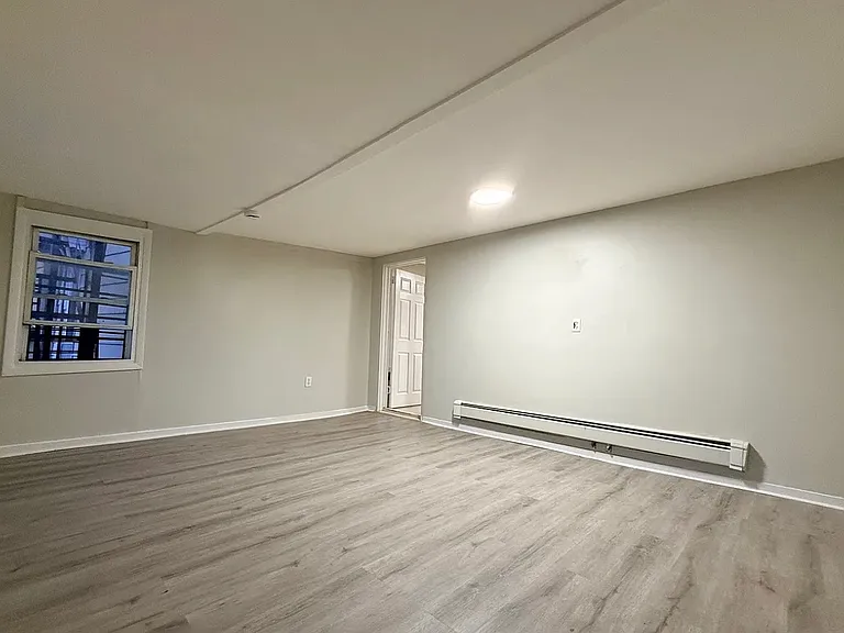 809 Summer Ave #2R — Photo 5