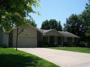 4400 NW Hiawatha Pl, Topeka, KS 66618
