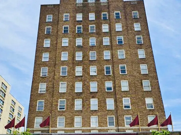 Kinston Hotel Apartments — Photo 2