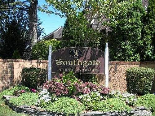 2nd image of 2 Southgate Cir