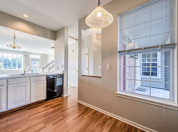 3rd image of 7347 Grandview Ct