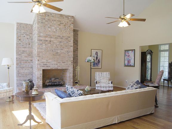 3rd image of 2526 Bella Vista Ln