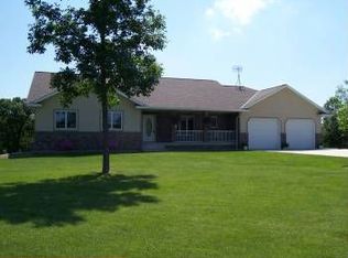 1865 Red Fox Dr, Red Wing, MN 55066