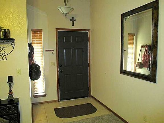 3rd image of 608 Westview Dr