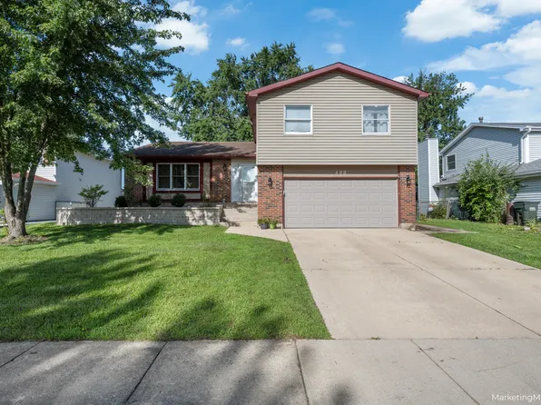 490 Heather Ln, Carol Stream, IL 60188