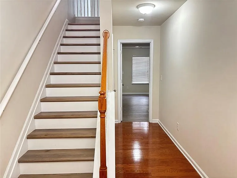 2215 Landing Walk Dr — Photo 2