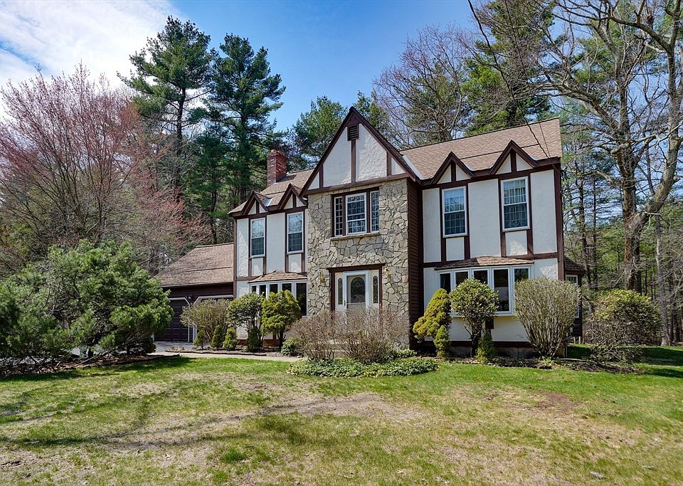 1st image of 7 Old Colony Dr