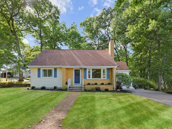 21 Burt St, Attleboro, MA 02703