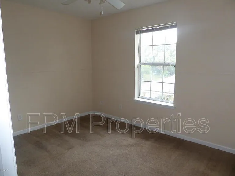 1017 Crestwood St — Photo 19