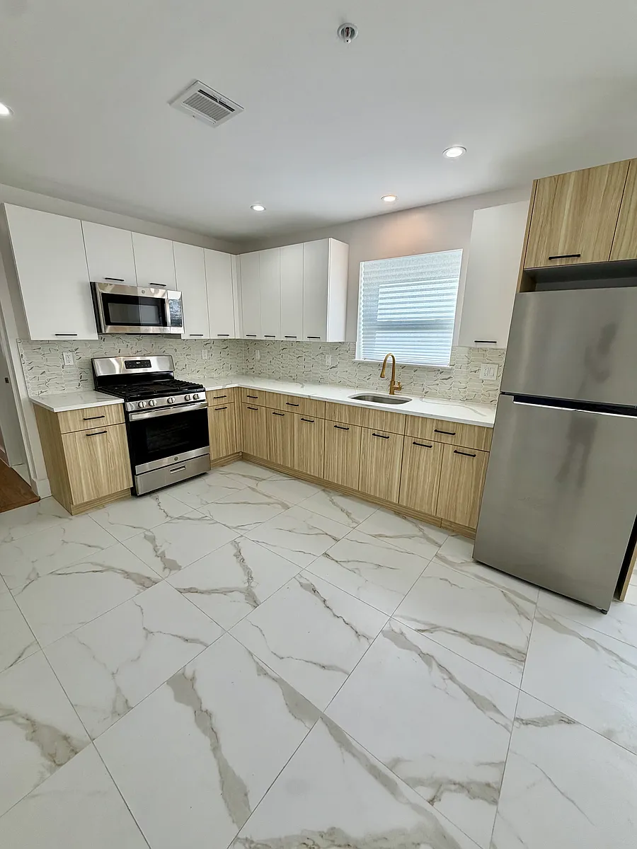 Kitchen - 418 Avon Ave #1