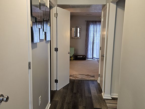 3rd image of 309 Crestwood Ct
