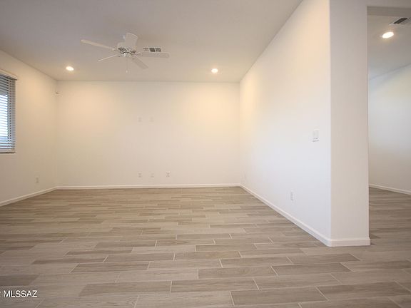 4th image of 2928 W Chalfont Dr