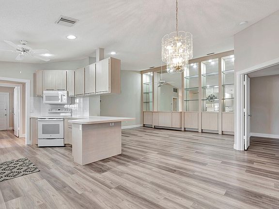 3rd image of 4414 Lacey Oak Drive