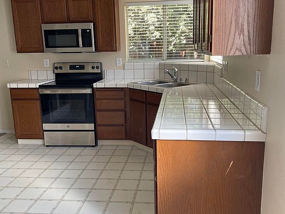 3rd image of 5028 Canyon Run Dr