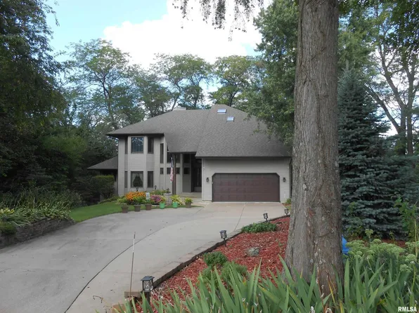 6218 114th St, Blue Grass, IA 52726