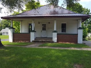 100 E Franklin St, Mackinaw, IL