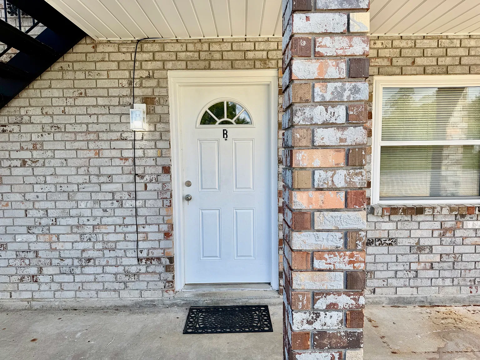 2 bed, 1000 sqft, $1,150 — Photo 2