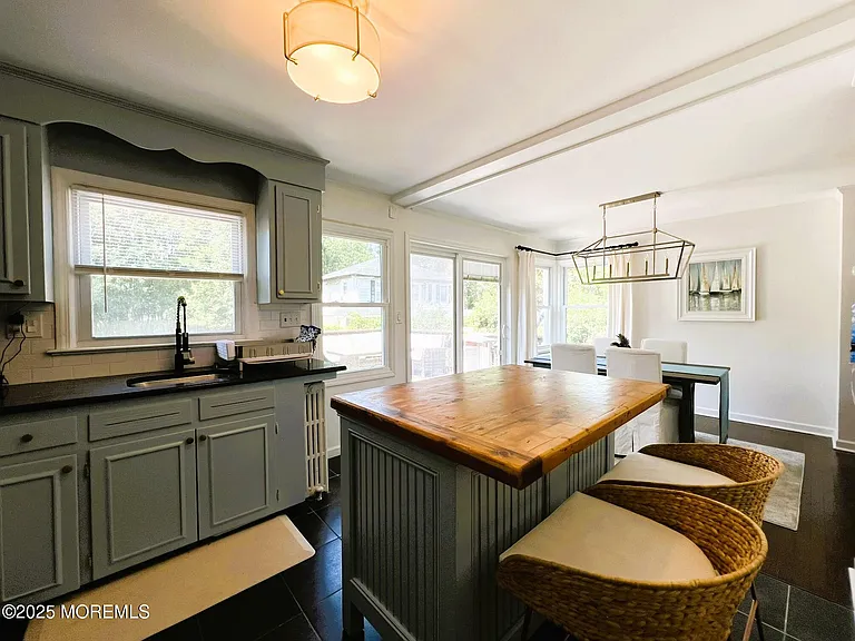 370 Macarthur Ave — Photo 10