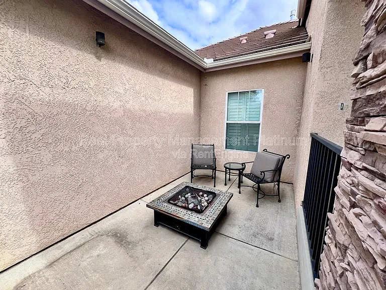 1030 E Royal Dornoch Ave — Photo 13