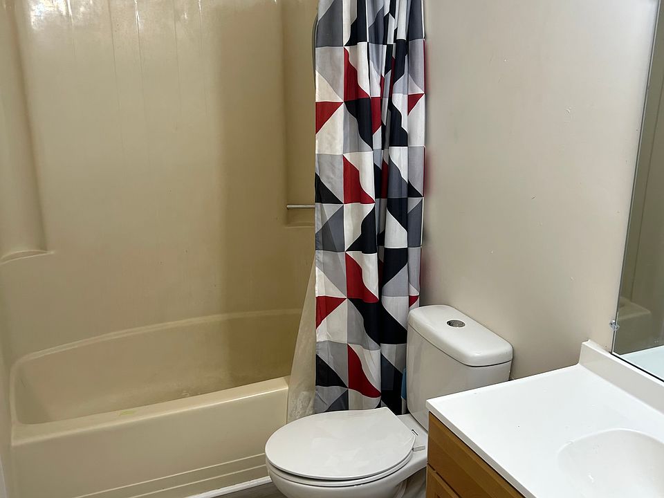 1st image of 424 Eastley Ct
