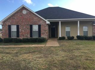 153 Carl Cir, Byram, MS 39272