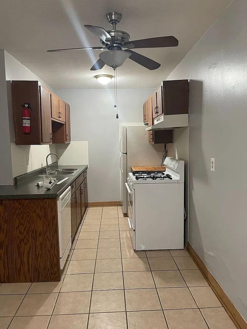 801-UNIV — Photo 3