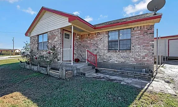3 bed, 1261 sqft, $1,395 — Photo 1