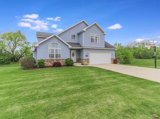122 Pine Tree Ln, Darien, WI 53114